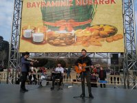 Весенняя сказка на Бакинском бульваре (ФОТО)