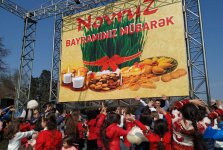 Весенняя сказка на Бакинском бульваре (ФОТО)