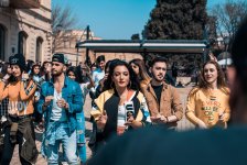 Азербайджанская участница "Евровидения" провела флешмоб со студентами (ФОТО, ВИДЕО)