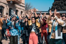 Азербайджанская участница "Евровидения" провела флешмоб со студентами (ФОТО, ВИДЕО)