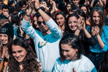 Азербайджанская участница "Евровидения" провела флешмоб со студентами (ФОТО, ВИДЕО)