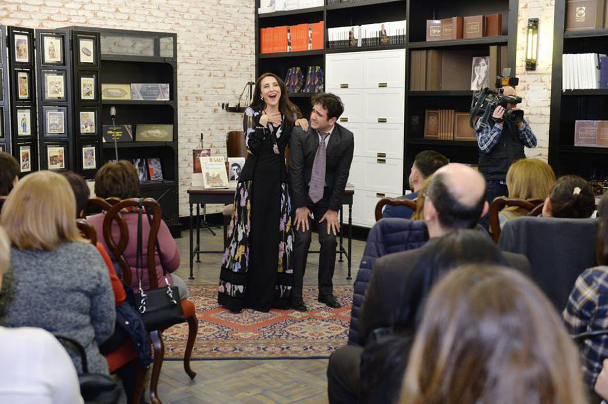 Всемирный день театра в Бакинском книжном центре (ФОТО)