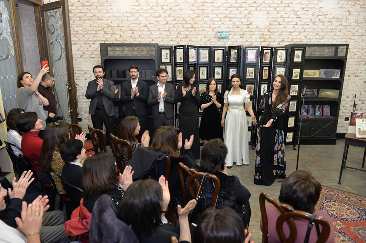 Всемирный день театра в Бакинском книжном центре (ФОТО)