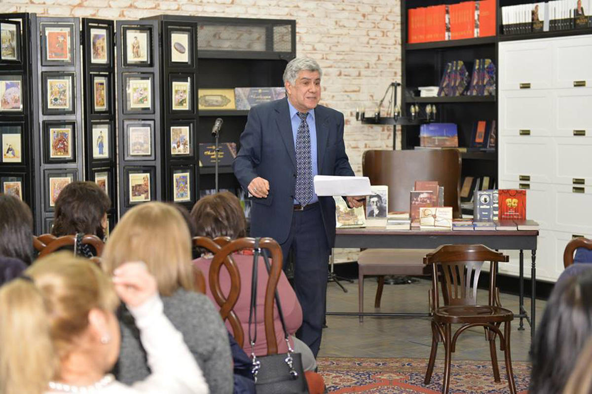 Всемирный день театра в Бакинском книжном центре (ФОТО)