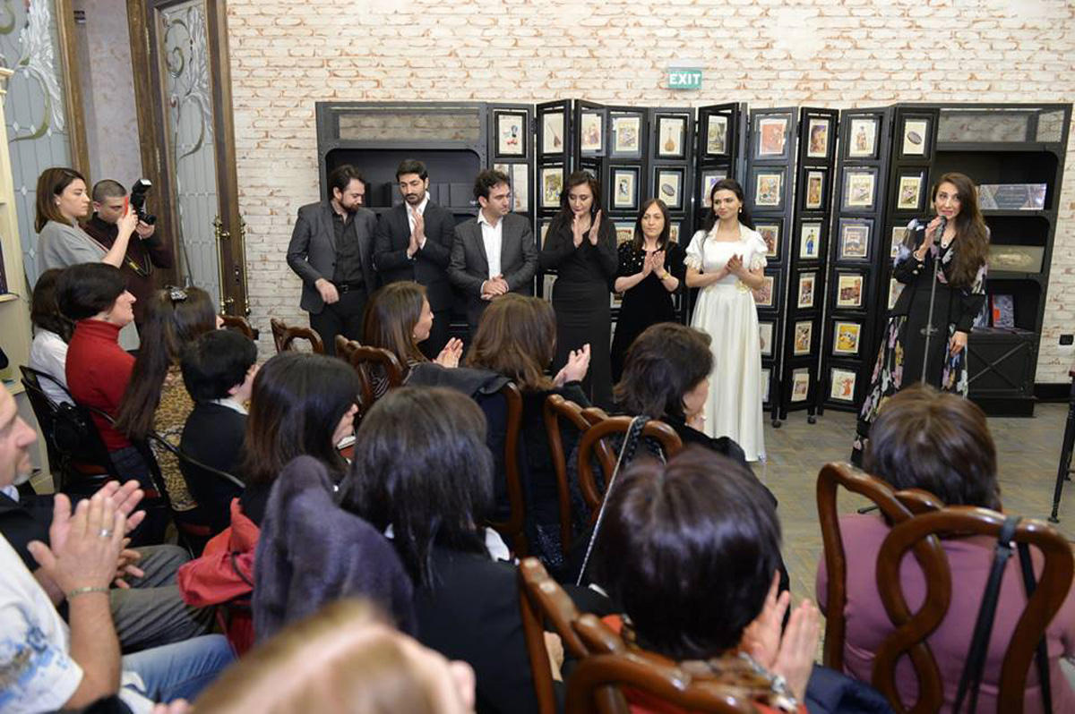 Всемирный день театра в Бакинском книжном центре (ФОТО)