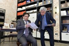 Всемирный день театра в Бакинском книжном центре (ФОТО)