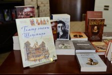Всемирный день театра в Бакинском книжном центре (ФОТО)