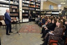 Всемирный день театра в Бакинском книжном центре (ФОТО)