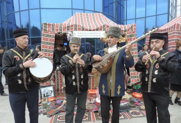 Из регионов в регионы: фестиваль в Агстафе (ФОТО)