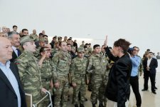 Первый вице-президент Мехрибан Алиева встретилась с военнослужащими, которых обеспечили высокотехнологичными протезами (ФОТО) (версия 2)