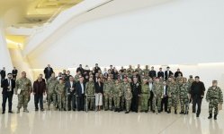 Первый вице-президент Мехрибан Алиева встретилась с военнослужащими, которых обеспечили высокотехнологичными протезами (ФОТО) (версия 2)