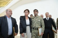 Первый вице-президент Мехрибан Алиева встретилась с военнослужащими, которых обеспечили высокотехнологичными протезами (ФОТО) (версия 2)