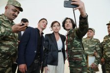 Первый вице-президент Мехрибан Алиева встретилась с военнослужащими, которых обеспечили высокотехнологичными протезами (ФОТО) (версия 2)