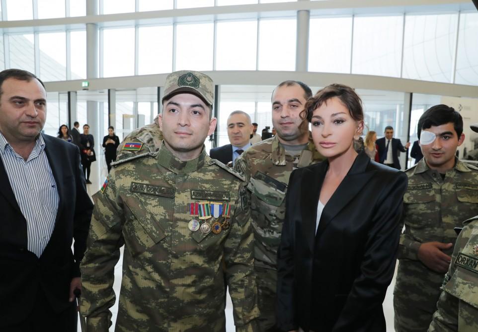 Первый вице-президент Мехрибан Алиева встретилась с военнослужащими, которых обеспечили высокотехнологичными протезами (ФОТО) (версия 2)