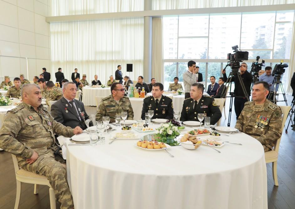 Первый вице-президент Мехрибан Алиева встретилась с военнослужащими, которых обеспечили высокотехнологичными протезами (ФОТО) (версия 2)