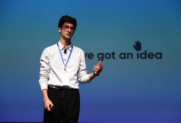 Молодой азербайджанец  импровизированной речью покорил 54 страны (ФОТО)