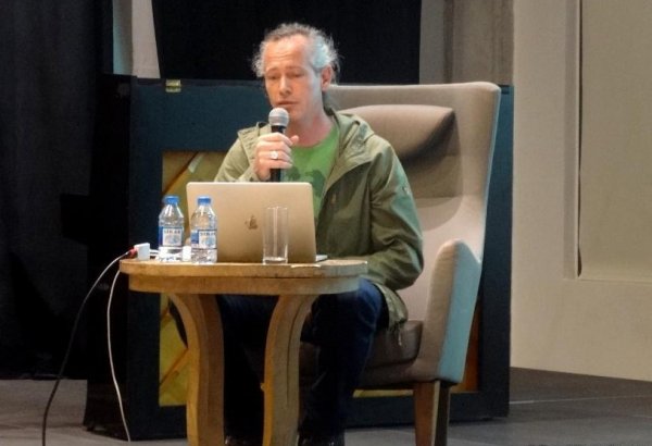 В Баку рассказали о том, почему архитекторам пора выбраться из своей башни (ФОТО)