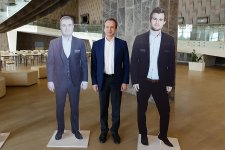 Президент ФИДЕ  сфотографировался с фигурами шахматистов Shamkir Chess 2019 (ФОТО)