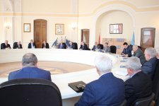 В Баку прошла презентация книги "Гейдар Алиев - вершина нашей национально-политической элиты" (ФОТО)