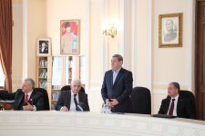 В Баку прошла презентация книги "Гейдар Алиев - вершина нашей национально-политической элиты" (ФОТО)