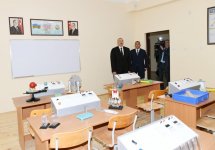 Президент Ильхам Алиев принял участие в открытии в бакинском поселке жилого комплекса для вынужденных переселенцев (ФОТО)