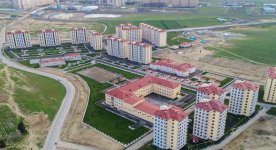 Президент Ильхам Алиев принял участие в открытии в бакинском поселке жилого комплекса для вынужденных переселенцев (ФОТО)