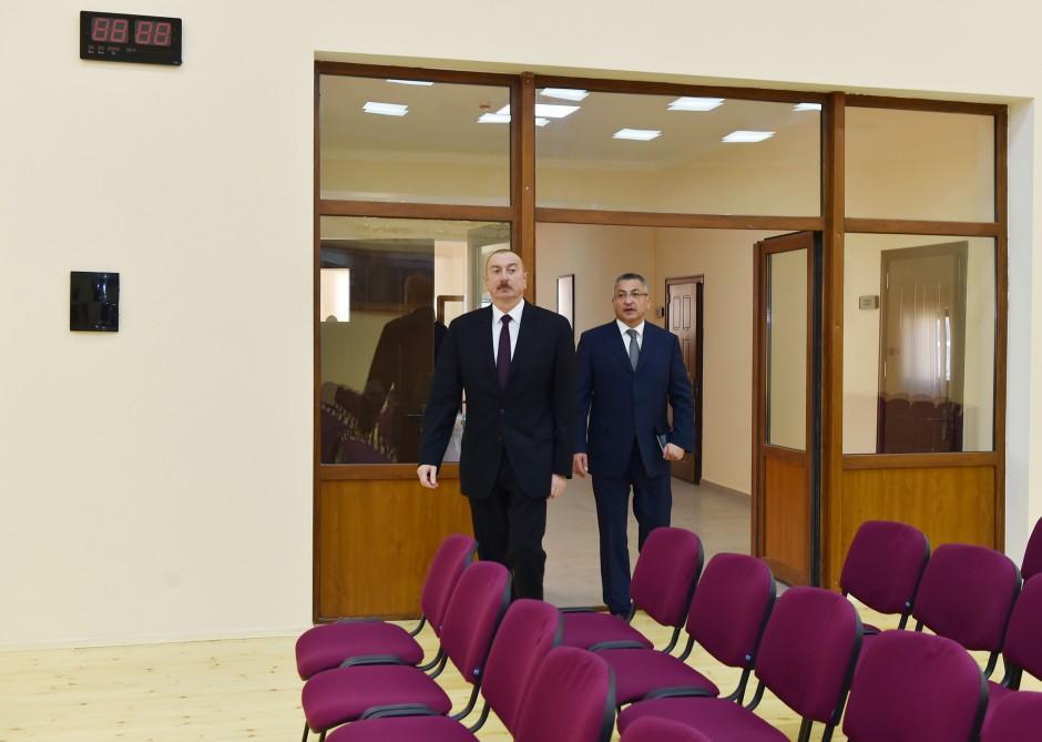 Президент Ильхам Алиев принял участие в открытии в бакинском поселке жилого комплекса для вынужденных переселенцев (ФОТО)