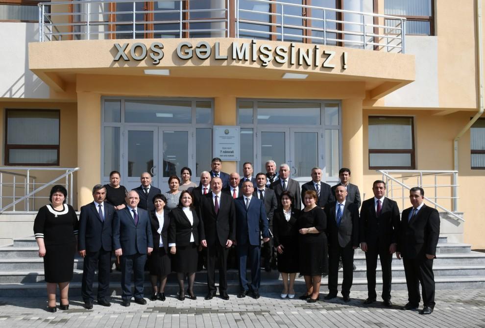 Президент Ильхам Алиев принял участие в открытии в бакинском поселке жилого комплекса для вынужденных переселенцев (ФОТО)