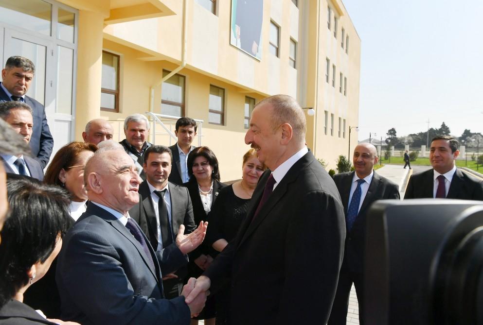 Президент Ильхам Алиев принял участие в открытии в бакинском поселке жилого комплекса для вынужденных переселенцев (ФОТО)
