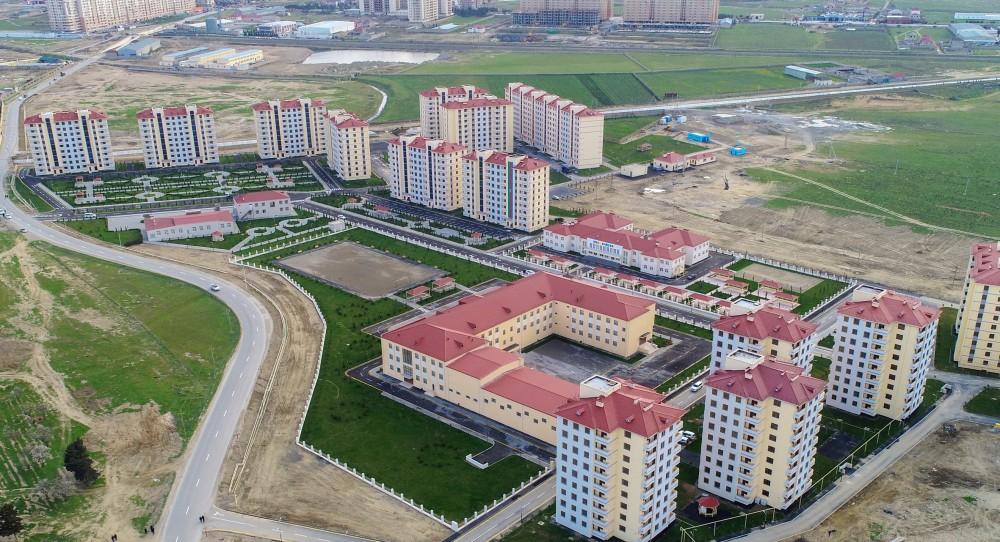 Президент Ильхам Алиев принял участие в открытии в бакинском поселке жилого комплекса для вынужденных переселенцев (ФОТО)