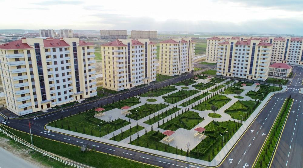 Президент Ильхам Алиев принял участие в открытии в бакинском поселке жилого комплекса для вынужденных переселенцев (ФОТО)