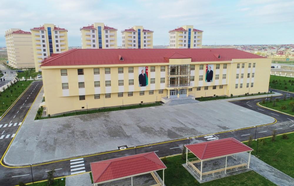 Президент Ильхам Алиев принял участие в открытии в бакинском поселке жилого комплекса для вынужденных переселенцев (ФОТО)