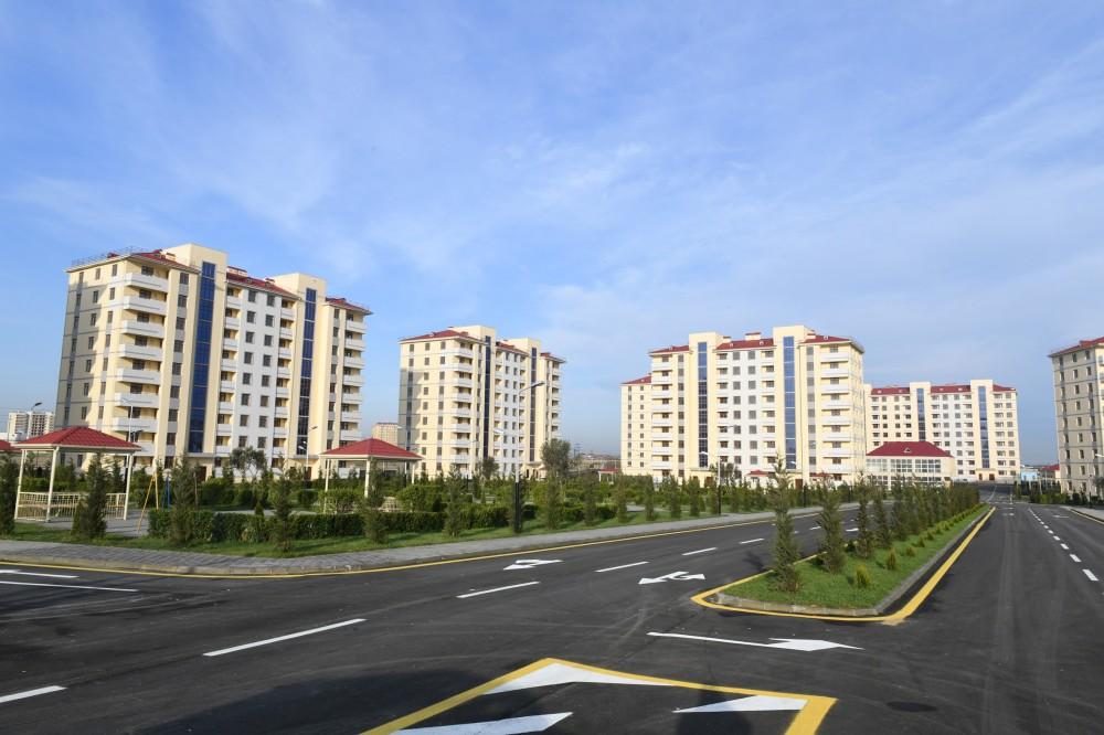 Президент Ильхам Алиев принял участие в открытии в бакинском поселке жилого комплекса для вынужденных переселенцев (ФОТО)