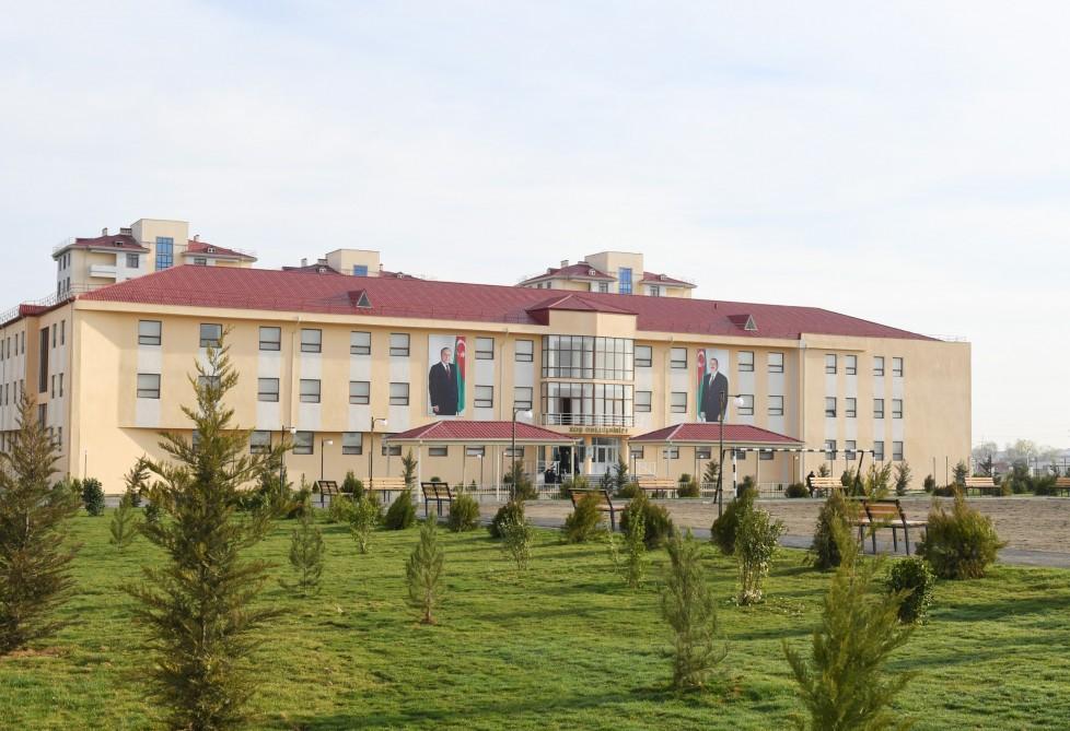 Президент Ильхам Алиев принял участие в открытии в бакинском поселке жилого комплекса для вынужденных переселенцев (ФОТО)