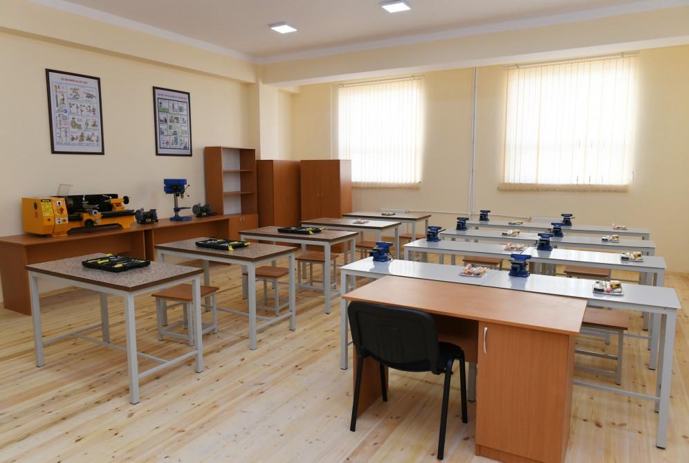 Президент Ильхам Алиев принял участие в открытии в бакинском поселке жилого комплекса для вынужденных переселенцев (ФОТО)