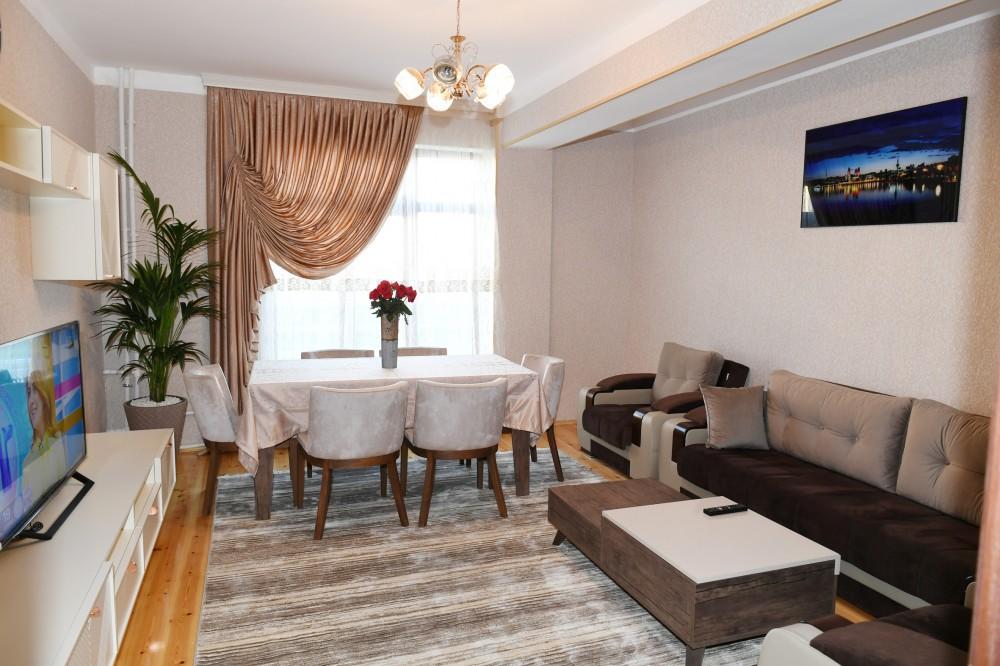 Президент Ильхам Алиев принял участие в открытии в бакинском поселке жилого комплекса для вынужденных переселенцев (ФОТО)