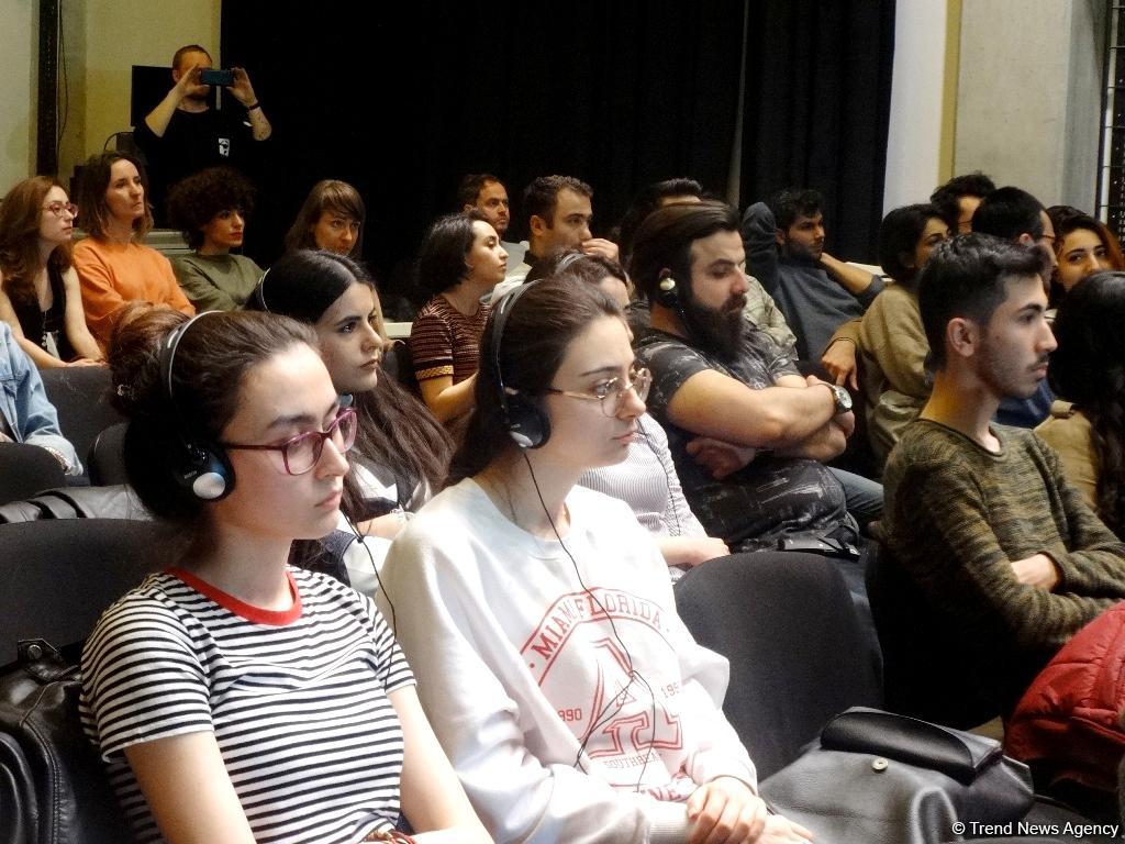 В Баку рассказали о том, почему архитекторам пора выбраться из своей башни (ФОТО)