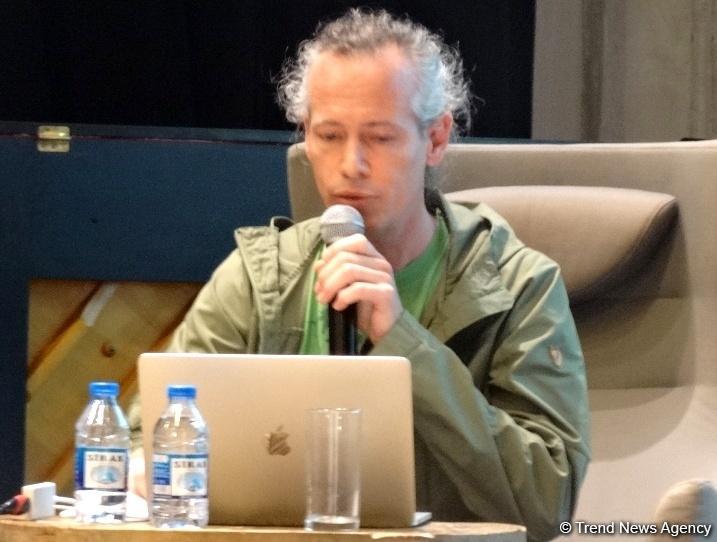 В Баку рассказали о том, почему архитекторам пора выбраться из своей башни (ФОТО)