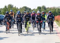 В Баку прошел велопробег под девизом «Меньше машин, больше жизни» (ФОТО)