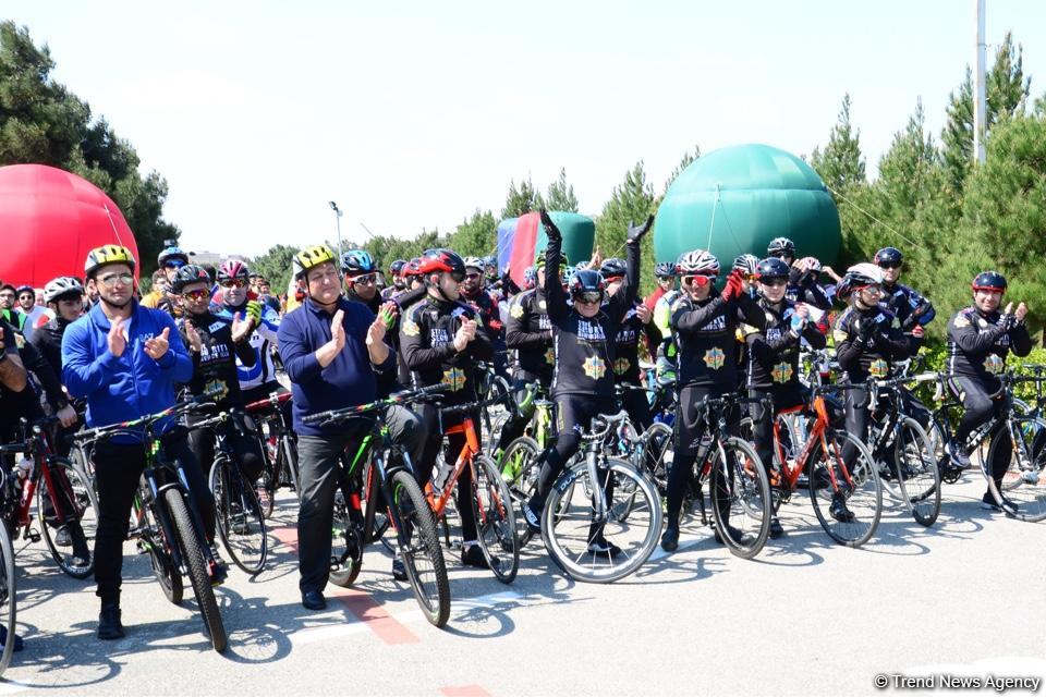 В Баку прошел велопробег под девизом «Меньше машин, больше жизни» (ФОТО)