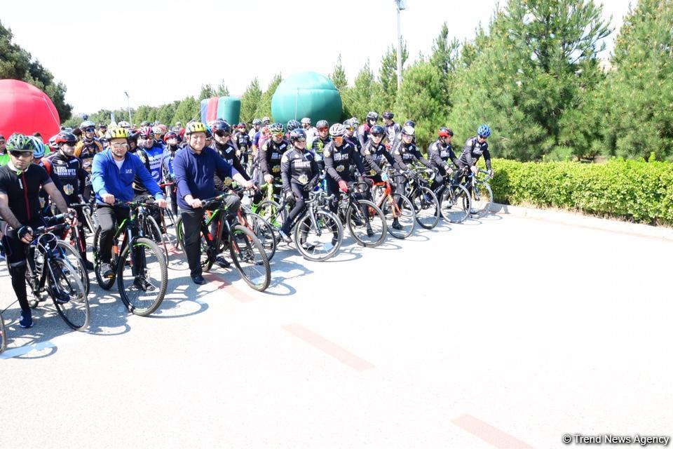 В Баку прошел велопробег под девизом «Меньше машин, больше жизни» (ФОТО)