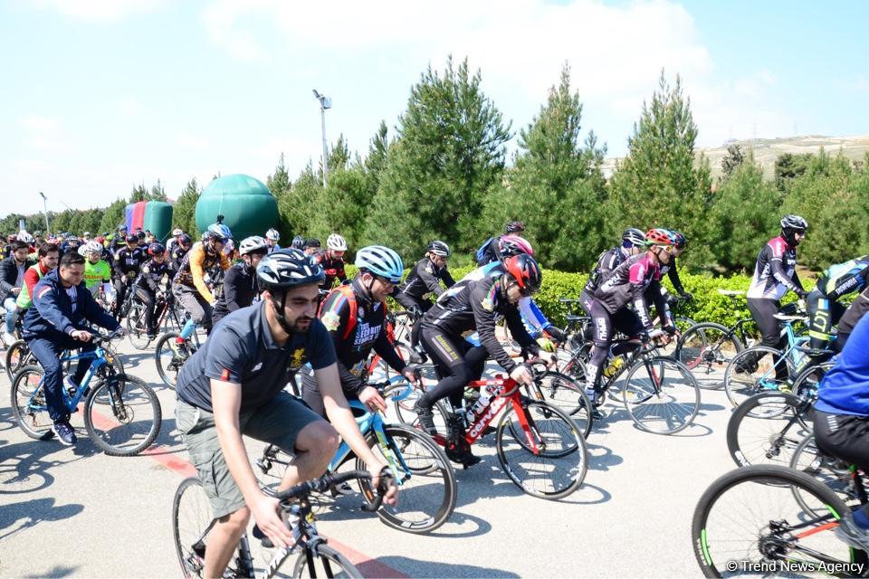 В Баку прошел велопробег под девизом «Меньше машин, больше жизни» (ФОТО)