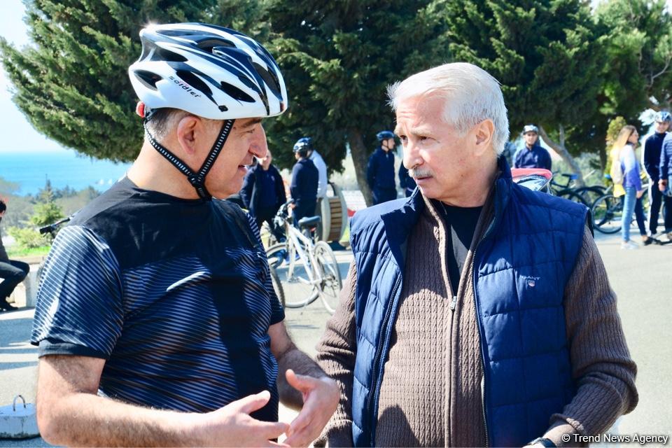 В Баку прошел велопробег под девизом «Меньше машин, больше жизни» (ФОТО)