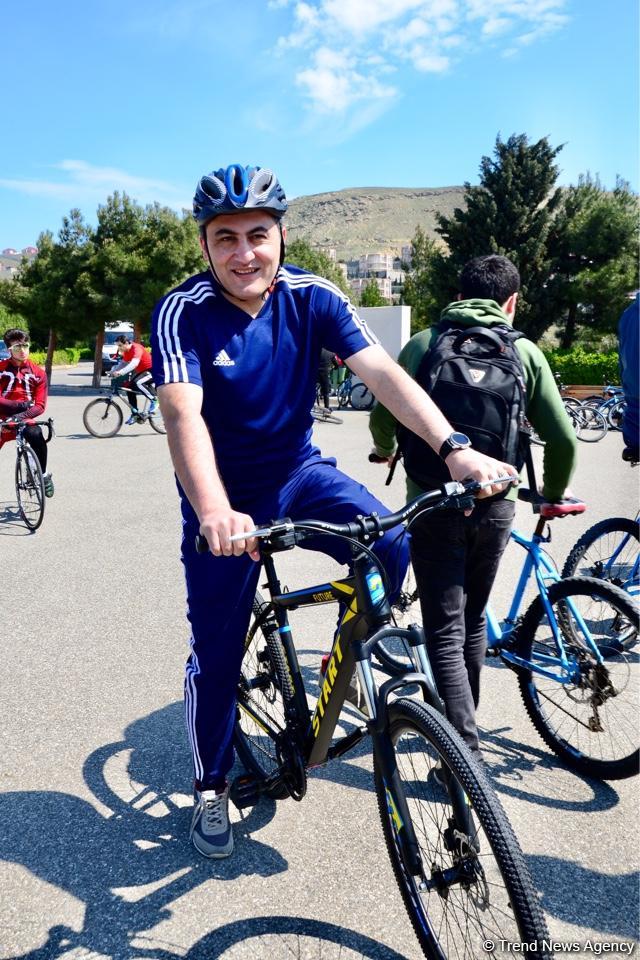 В Баку прошел велопробег под девизом «Меньше машин, больше жизни» (ФОТО)
