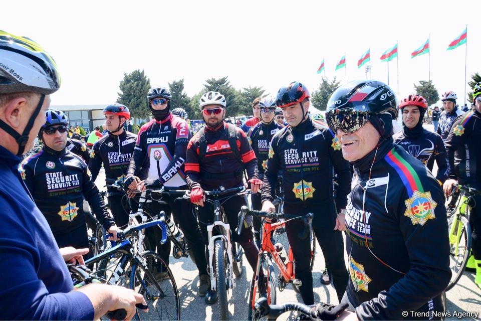 В Баку прошел велопробег под девизом «Меньше машин, больше жизни» (ФОТО)