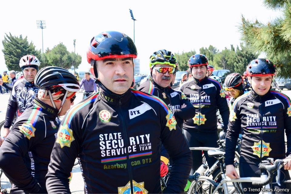 В Баку прошел велопробег под девизом «Меньше машин, больше жизни» (ФОТО)