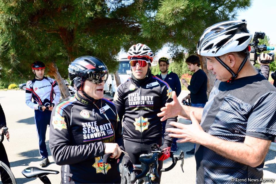 В Баку прошел велопробег под девизом «Меньше машин, больше жизни» (ФОТО)