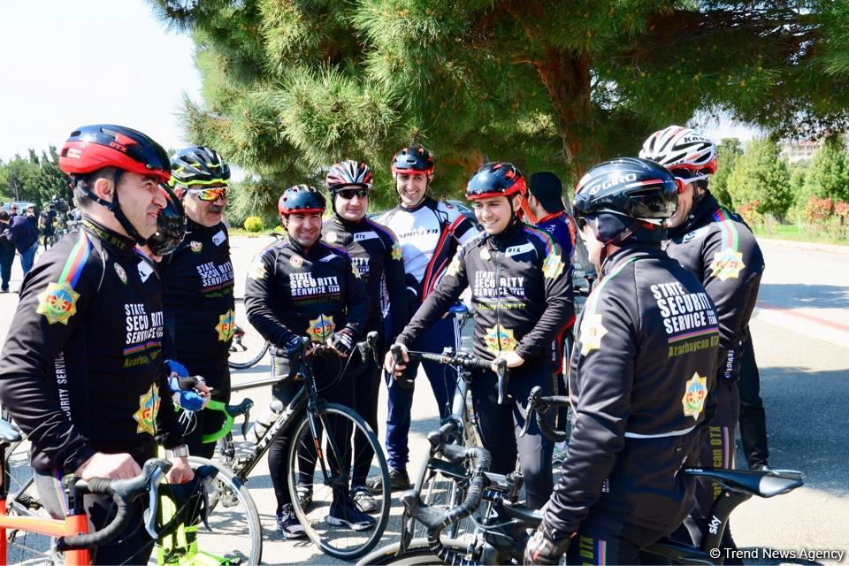 В Баку прошел велопробег под девизом «Меньше машин, больше жизни» (ФОТО)