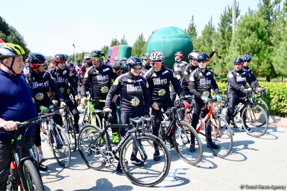 В Баку прошел велопробег под девизом «Меньше машин, больше жизни» (ФОТО)