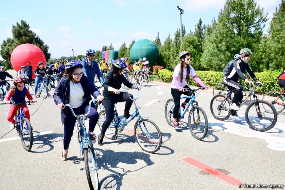 В Баку прошел велопробег под девизом «Меньше машин, больше жизни» (ФОТО)